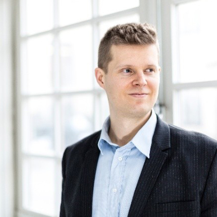 Henri Väkeväinen virtuaalivaluuttojen verosuunnittelun asiantuntija.